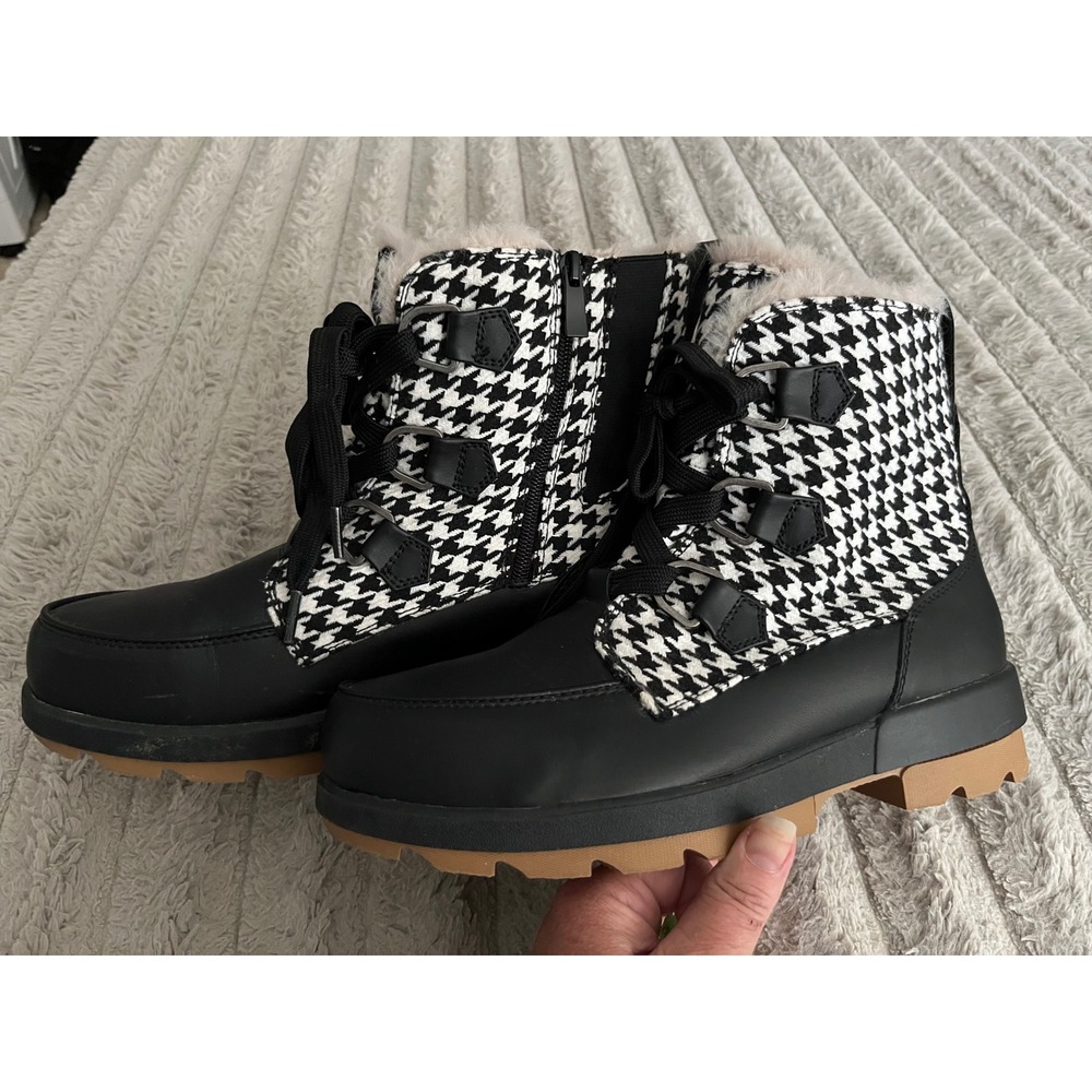 Torrid NWOT Womens 10.5WW Houndstooth Faux Fur Winter Boots Black White